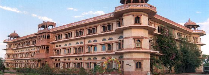 Hotel Umaid Lake Palace, Jaipur